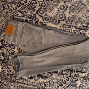 Levi’s mid rise skinny jean size 27 ❤️